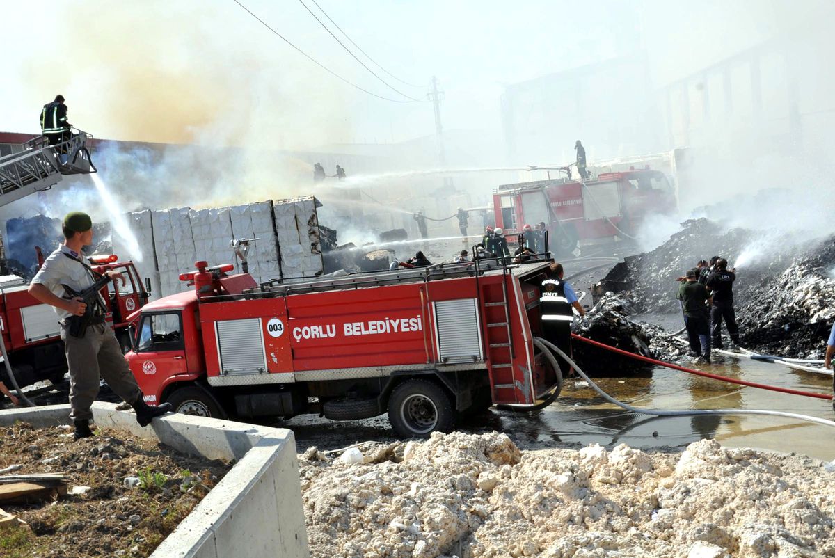 Kağıt Fabrikası Deposunda Yangın Çıktı