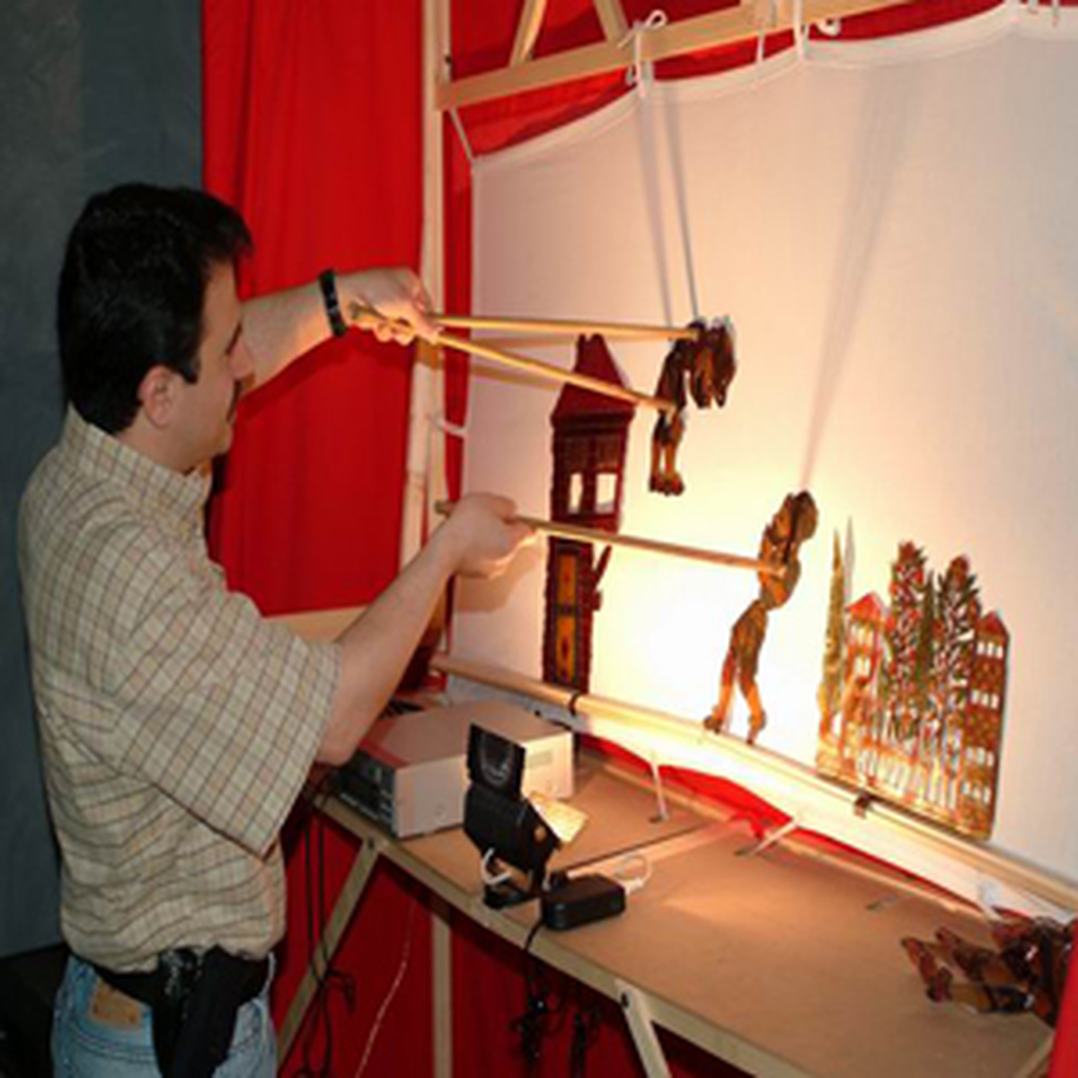 Karagöz-Hacivat Gelenekselliğini Yitiriyor
