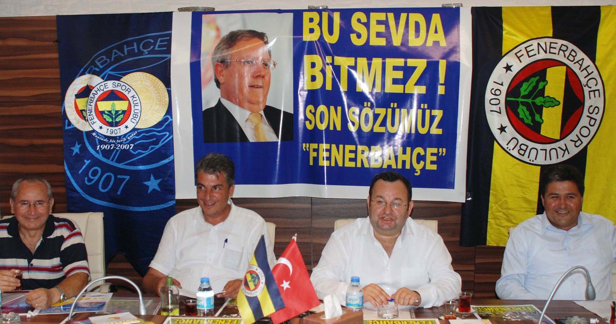 Biga'da Aziz Yıldırım'a Bayraklı, Afişli Destek