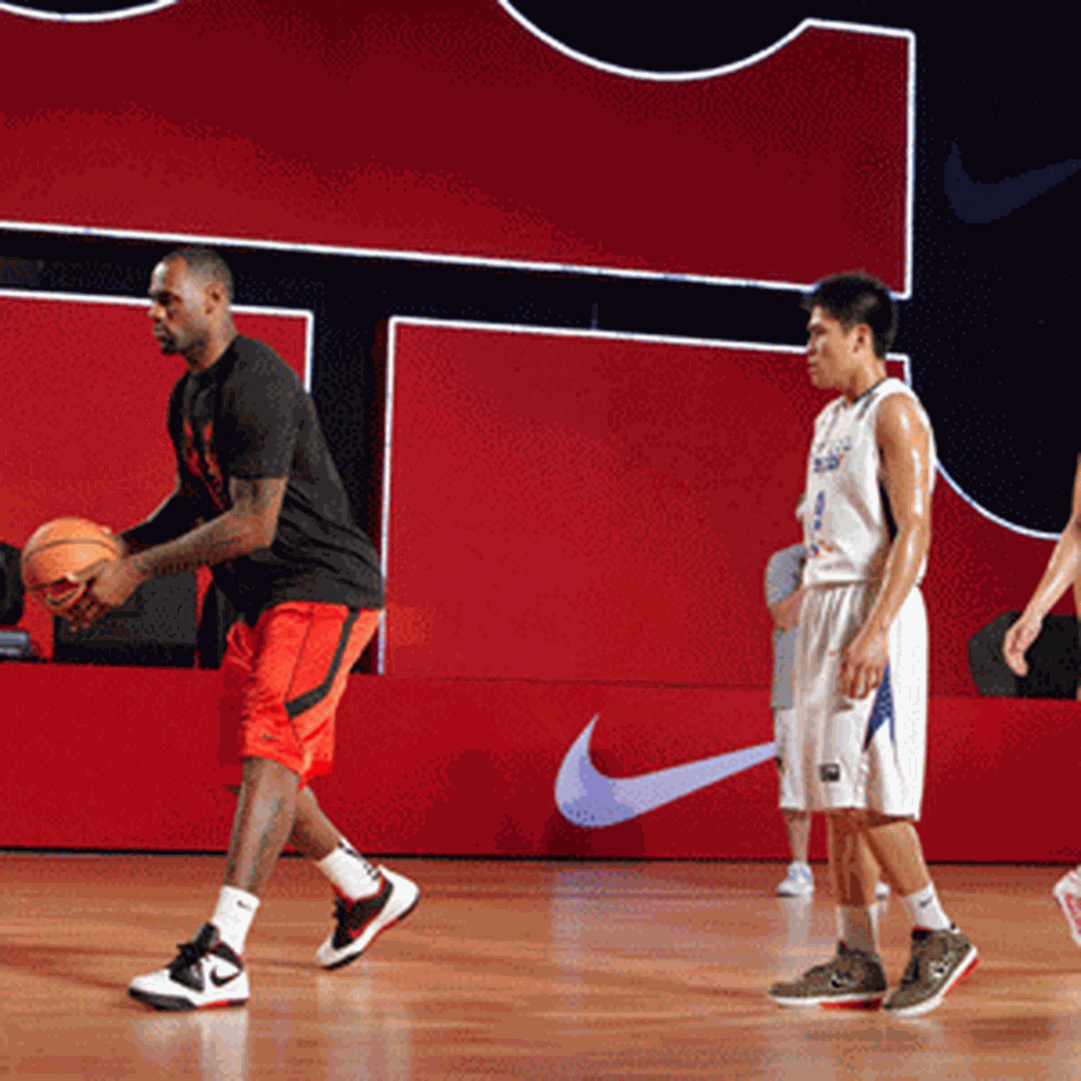 Lebron James Taıpeı'de Basketbolcu Gençlerle Buluştu