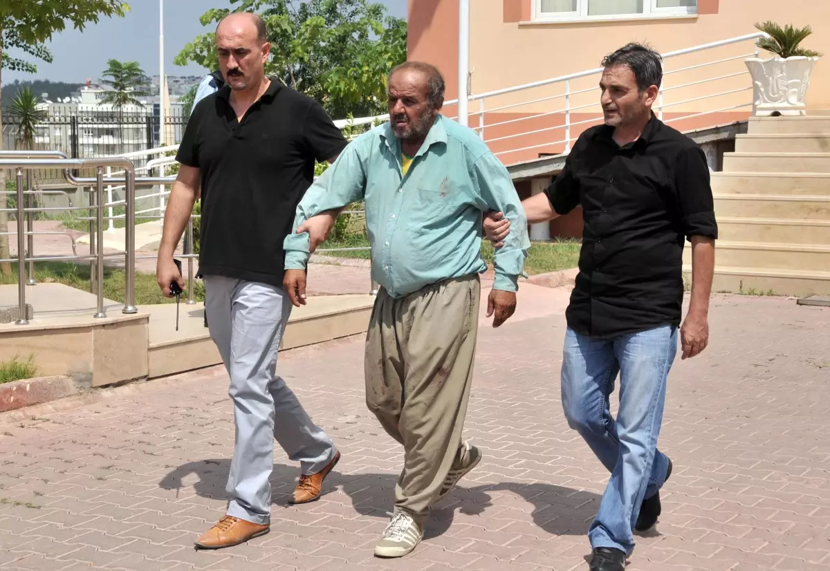 Zeliha\'yı Bıçaklayan Kişi, İstanbul\'da Taksici Öldürmüş