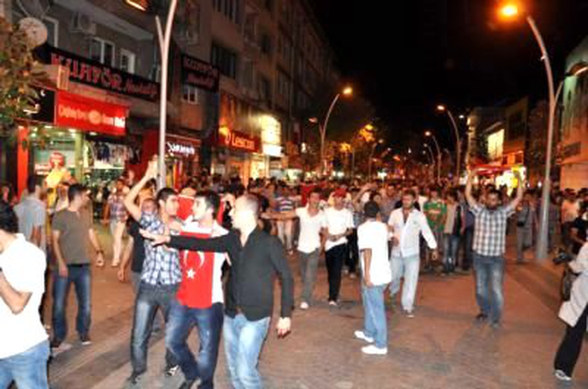 Şehitler İçin Protesto Yürüyüsü