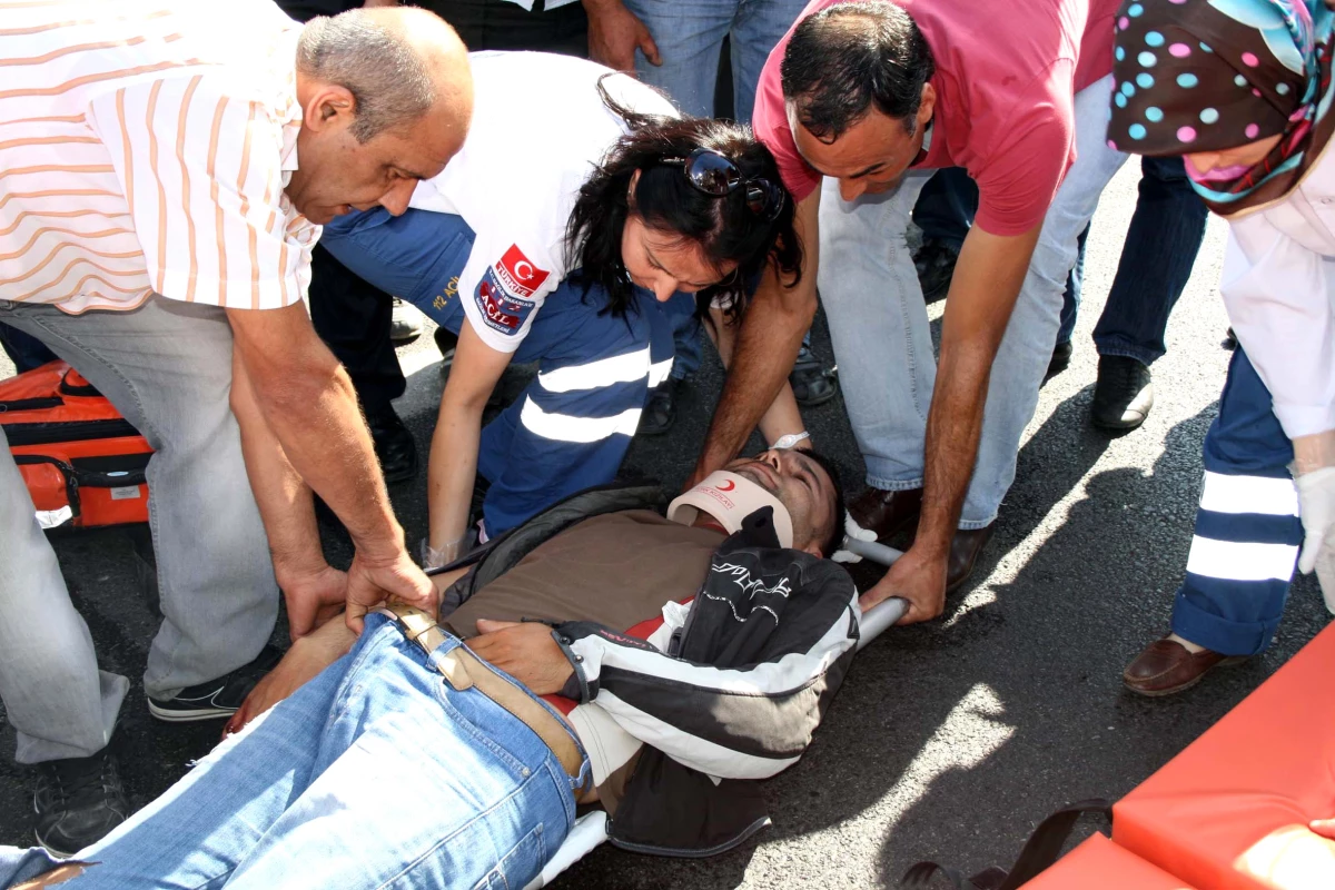 Ataşehir\'de Motosiklet Kazası: 1 Yaralı