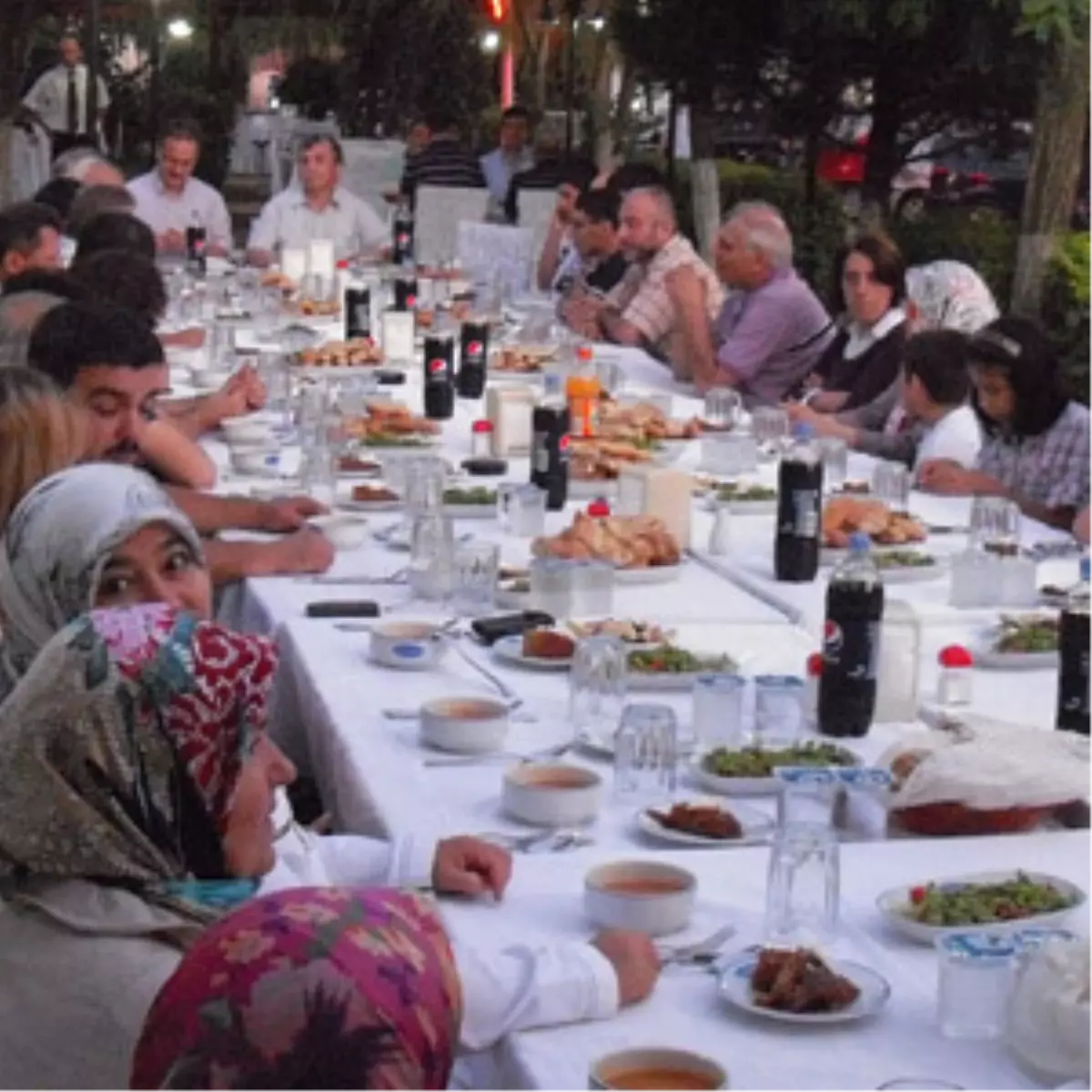 Aydınlar Ocakları Camiasi Iftarda Buluştu
 

