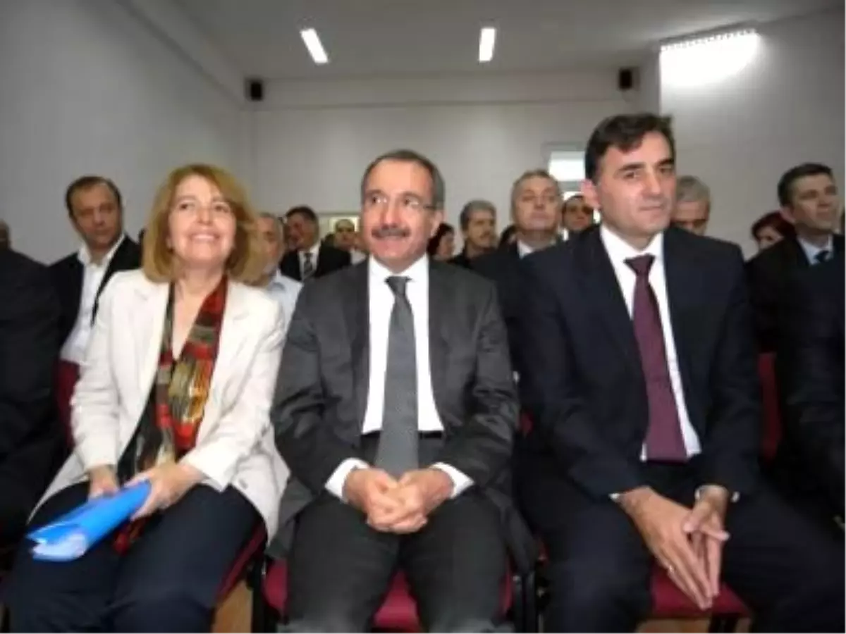 Bakan Dinçer Kosova\'da Gözyaşlarını Tutamadı