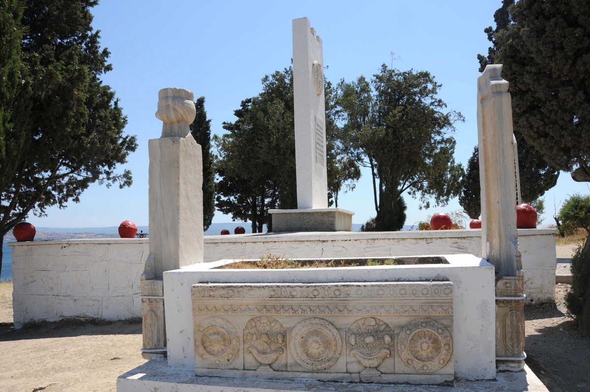 Çanakkale'de Şehitlikteki Mezarın Sırrı Çözüldü