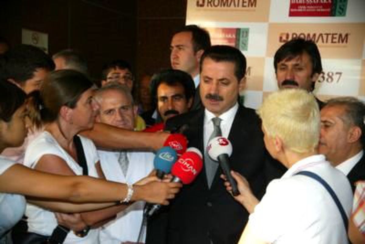 Bakan Faruk Çelik İbrahim Tatlıses'i Ziyaret Etti