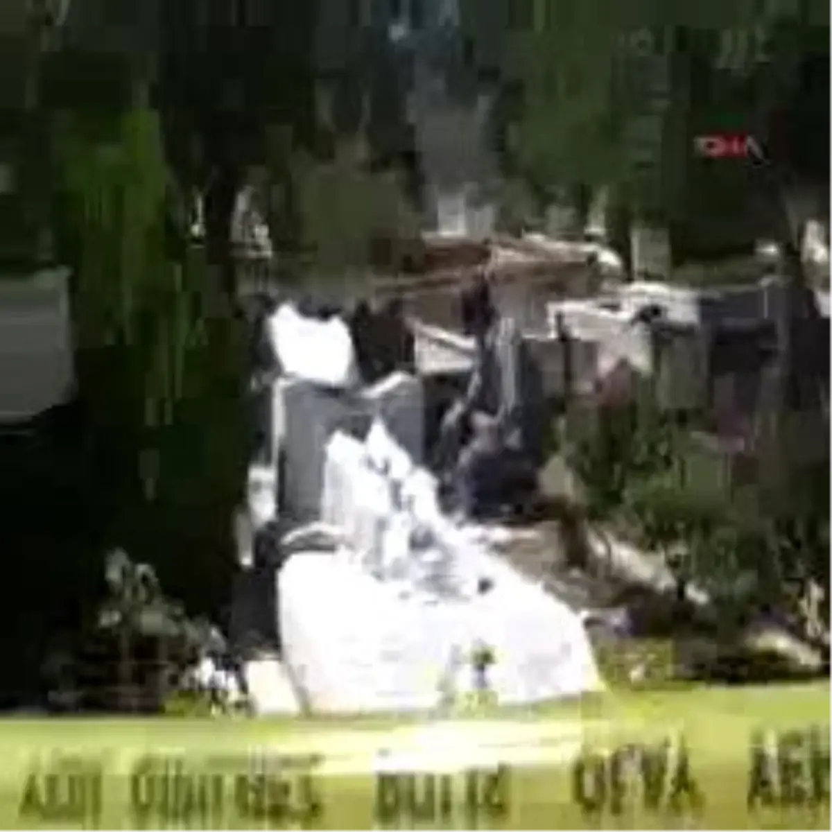 Can Yücel\'in Mezarına Çirkin Saldırı