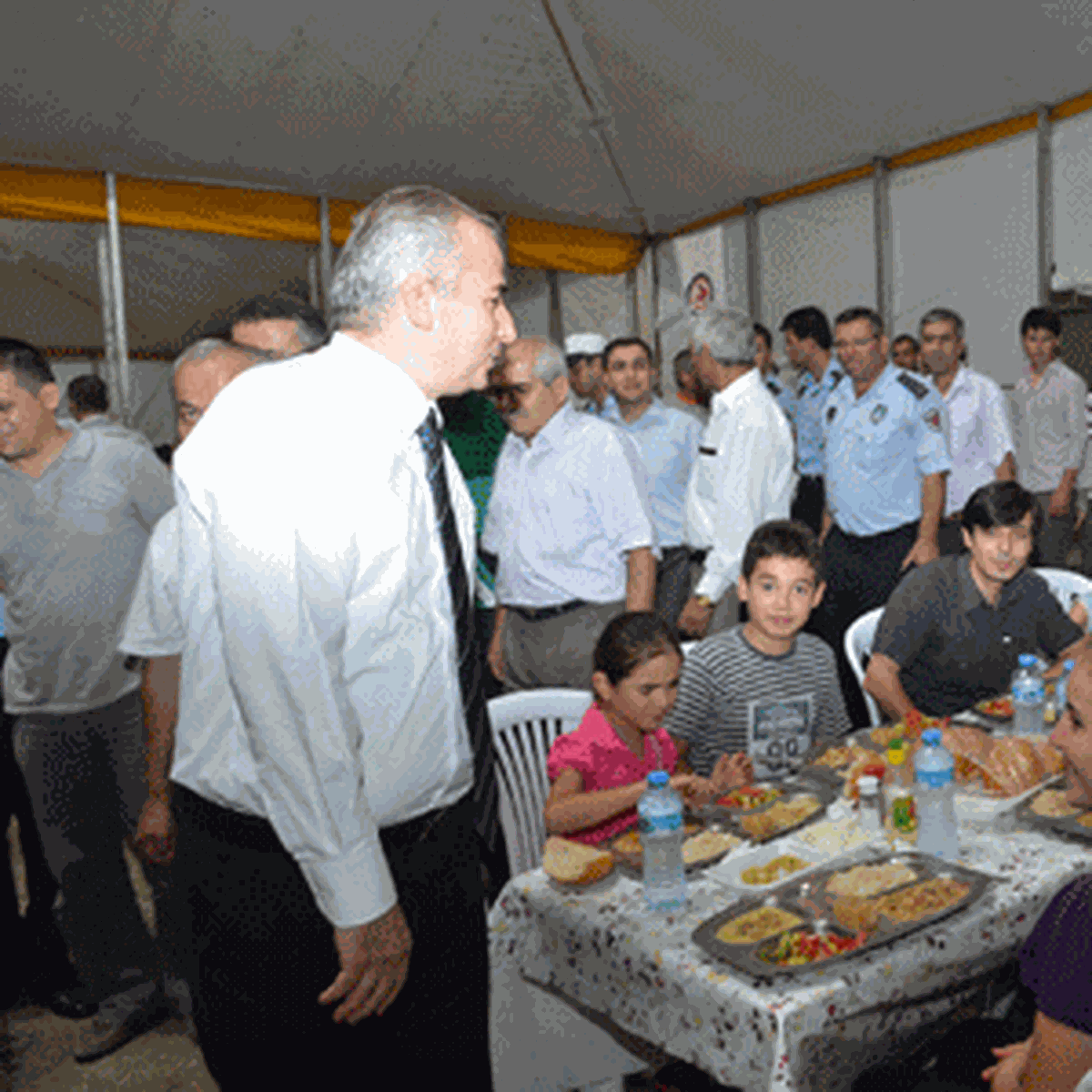 İftar Çadırı Misafirlerini Ağırlıyor