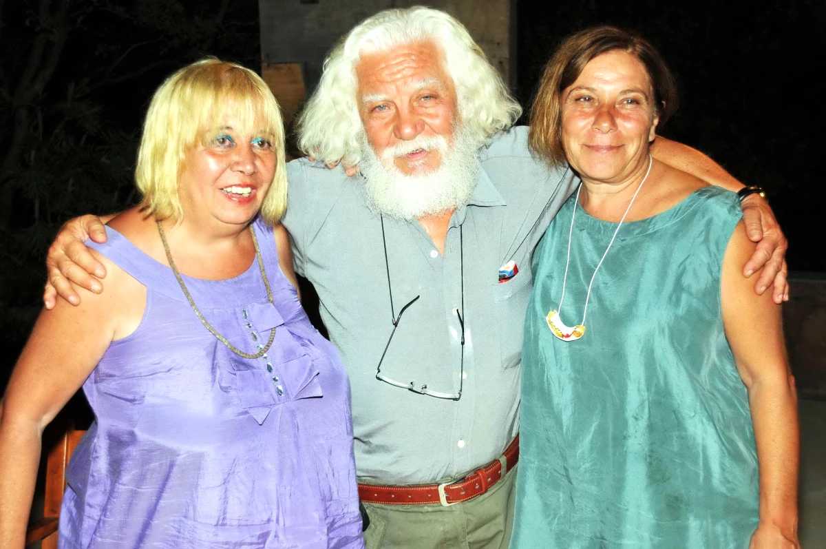 Şair Lale Müldür Bodrum'dan Geçti