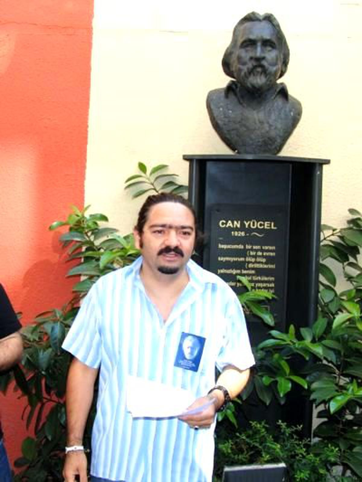 Can Yücel'in Mezarına Saldırıya Kınama