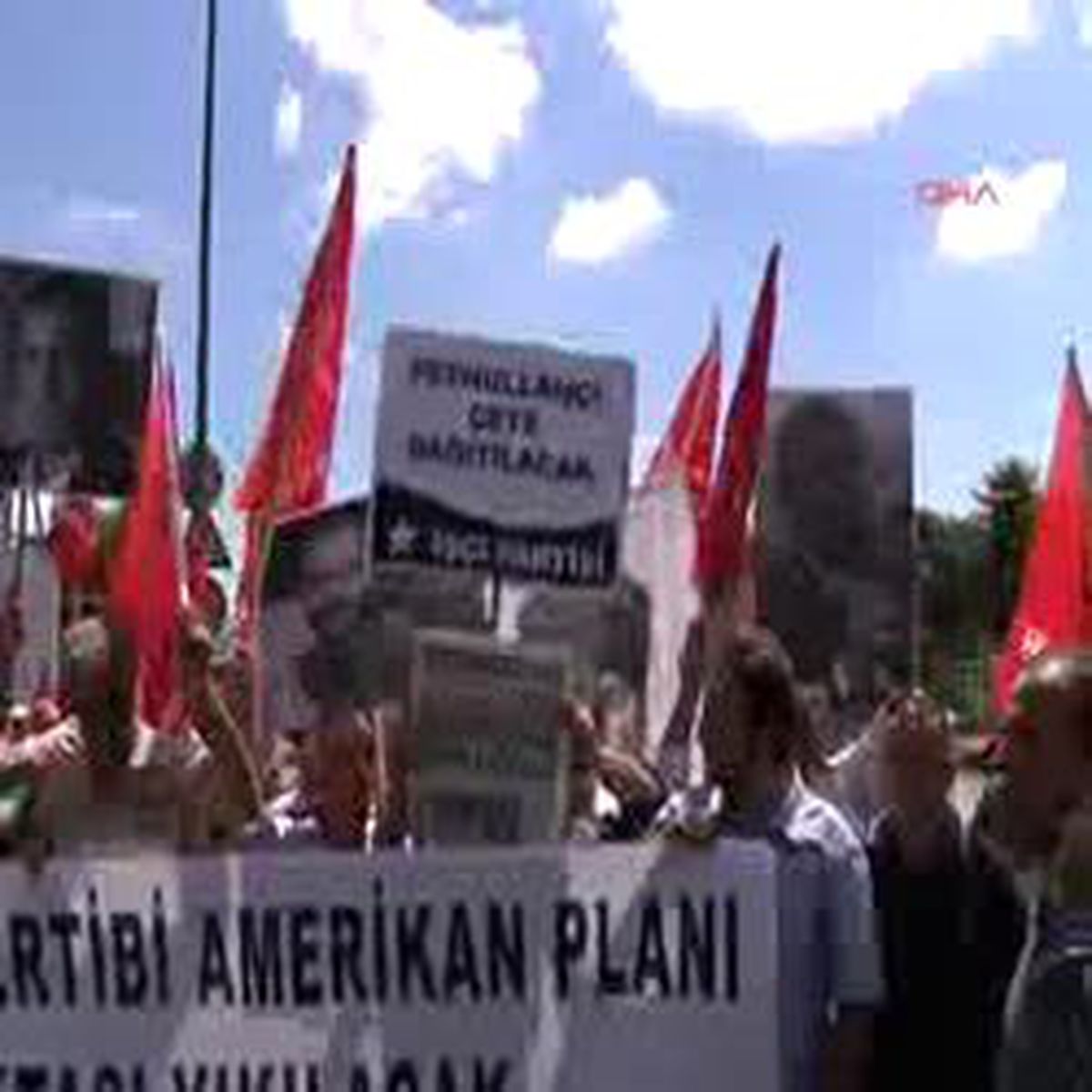 İP Gözaltılarına Emniyet Önünde Protesto