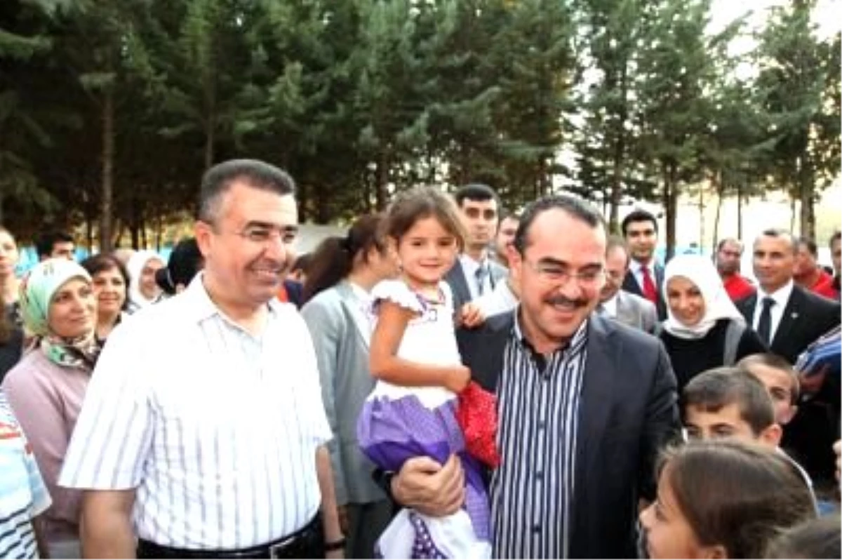 Adalet Bakanı Ergin, Çadır Kentte Suriyelilerle İftar Açtı