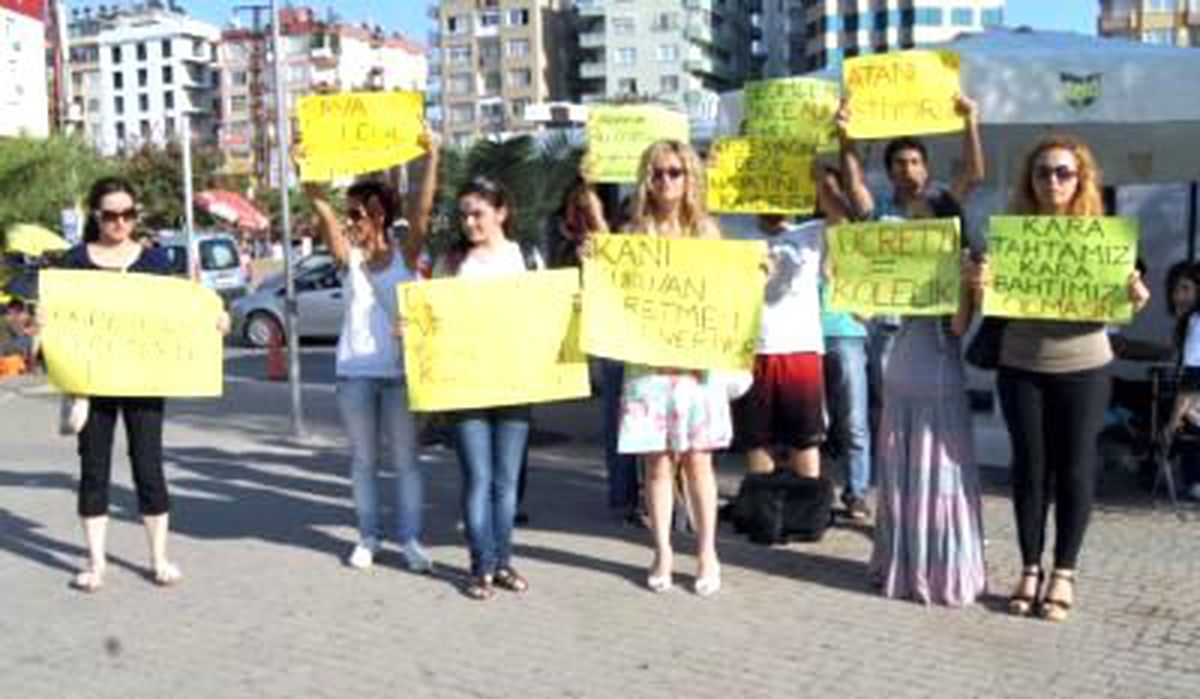 Mersin'de Atanamayan Öğretmenler Eylem Yaptı