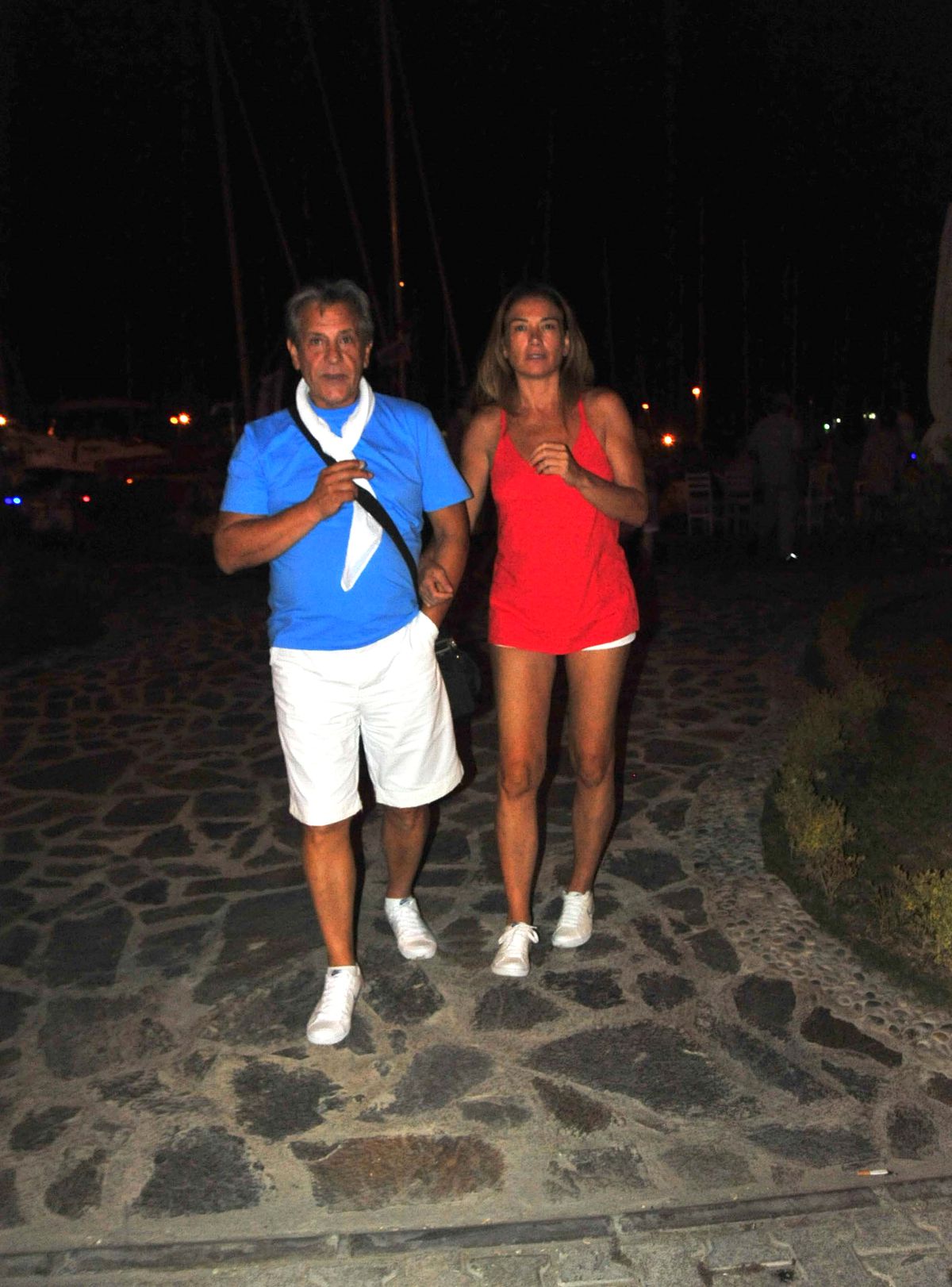 Neco, Çeşme'ye Kamp Kurdu