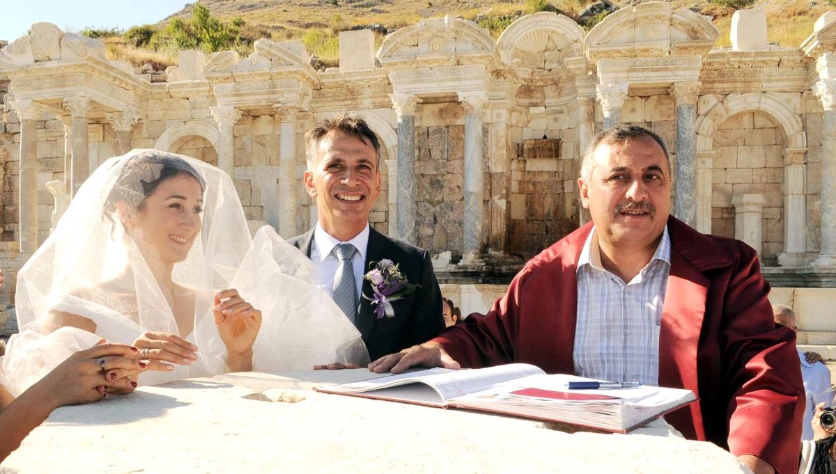 Sagalassos Antik Kenti'nde Evlendiler
