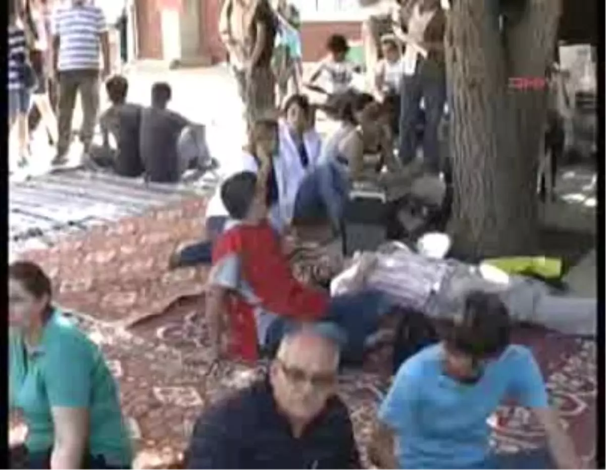 Üniversitede İşçi Eylemine Polisten Sert Müdahale