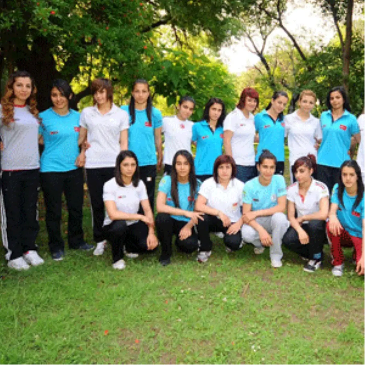 Ay-Yıldız İzmirli Kızlara Emanet