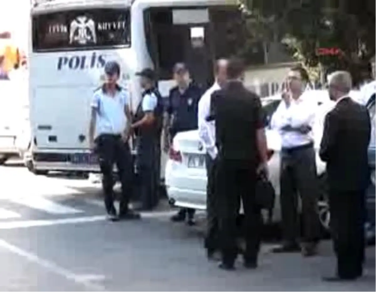 Erdemir İşçisi Belediyeye Yürüdü