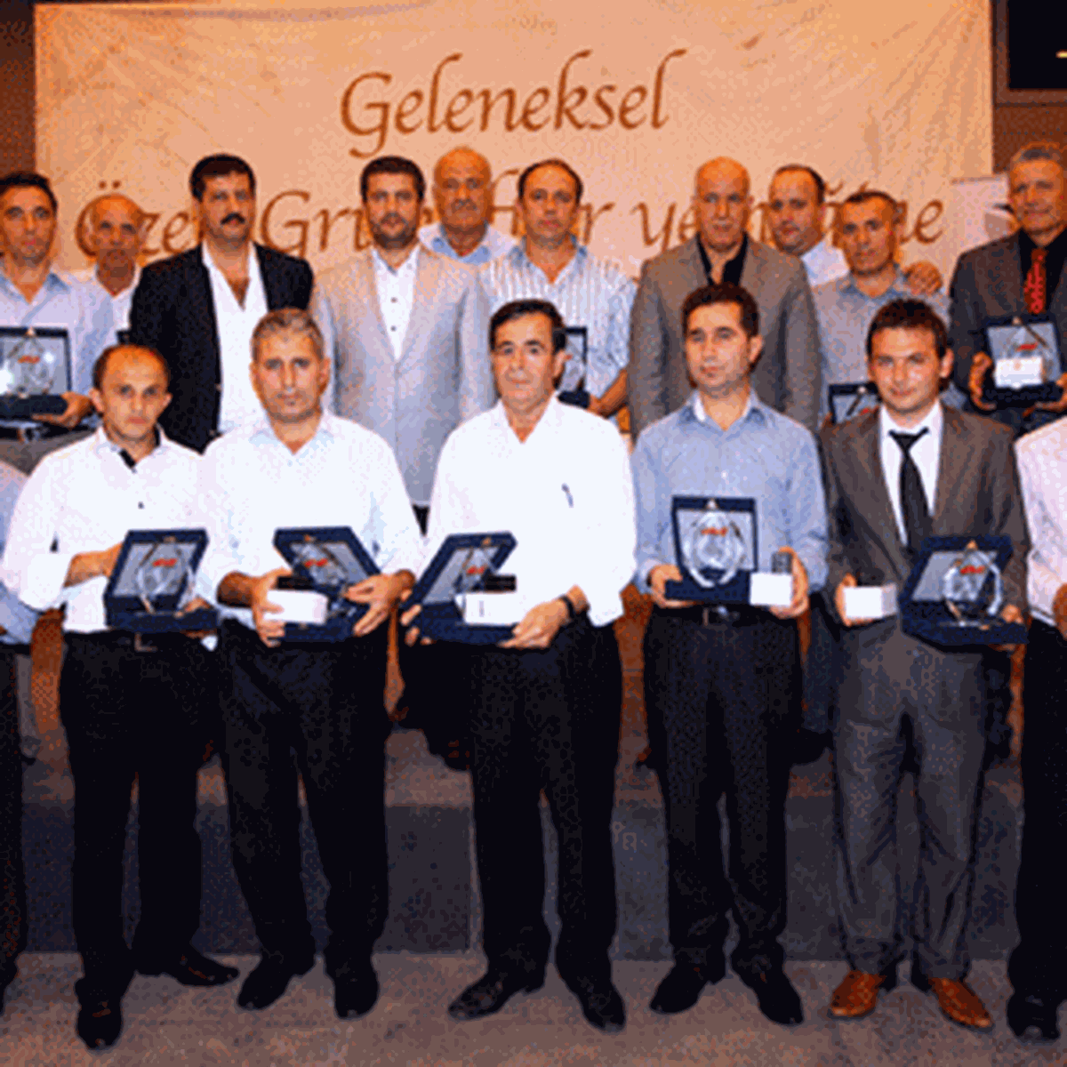 Onur Çalışanlarını Ödüllendirdi