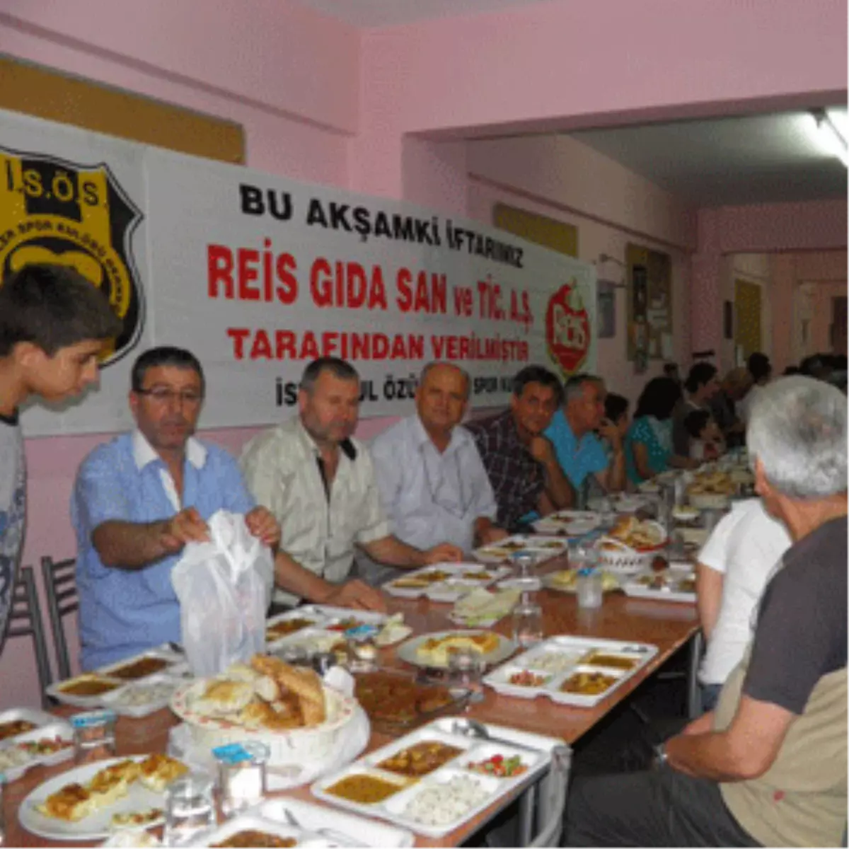 Reis Gıda İsöslü Yönetici Ve Futbolcularını İftarda Buluşturdu