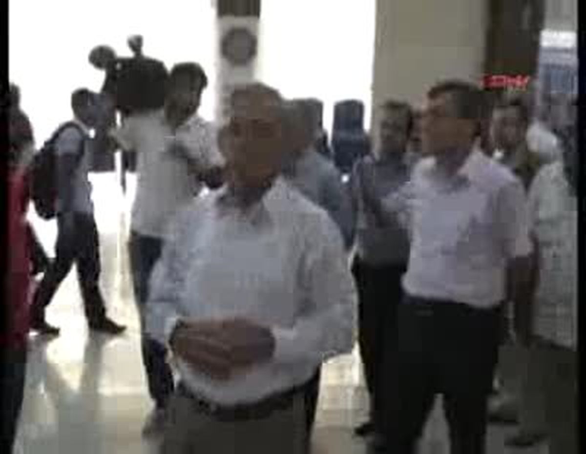 Diyarbakır1şerafettin Elçi: Operasyonlar Durmalı, PKK Silahları Susturmalı