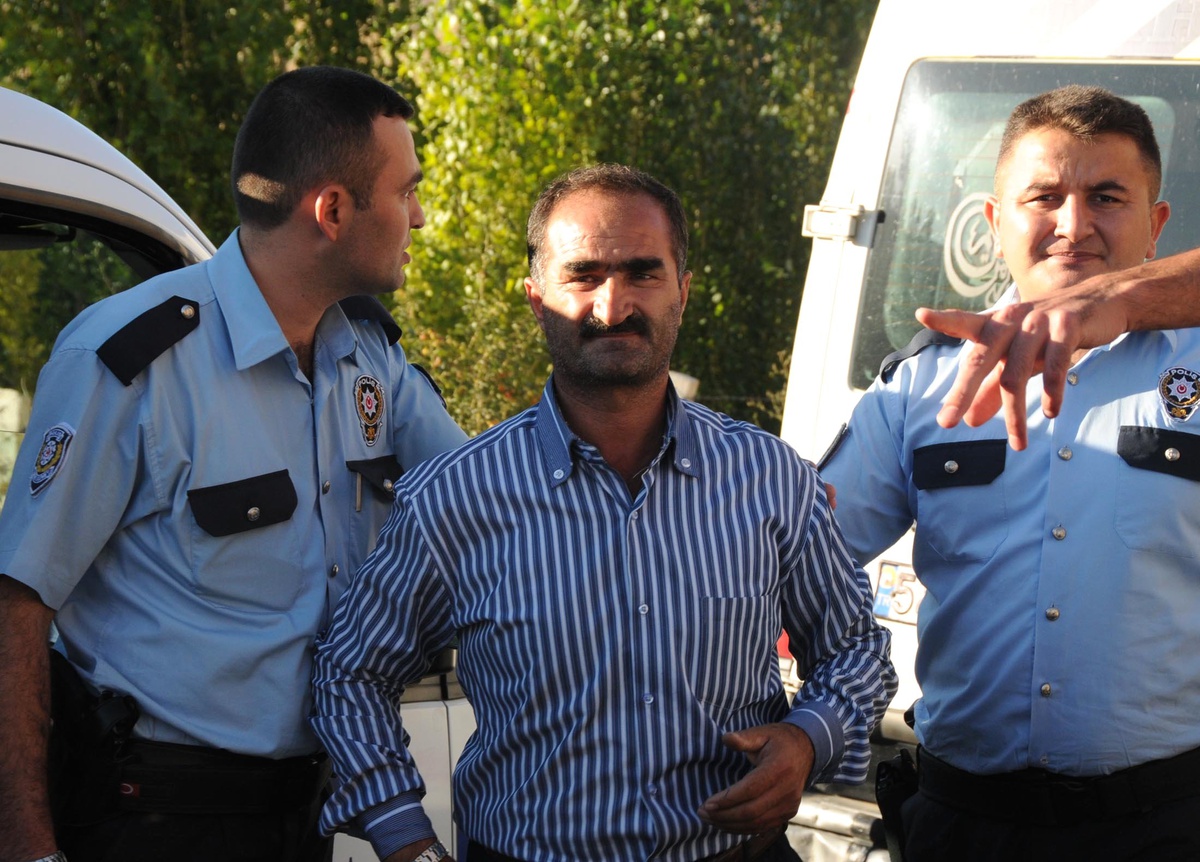 Köy Minibüsü ile Otomobil Çarpıştı: 5 Yaralı