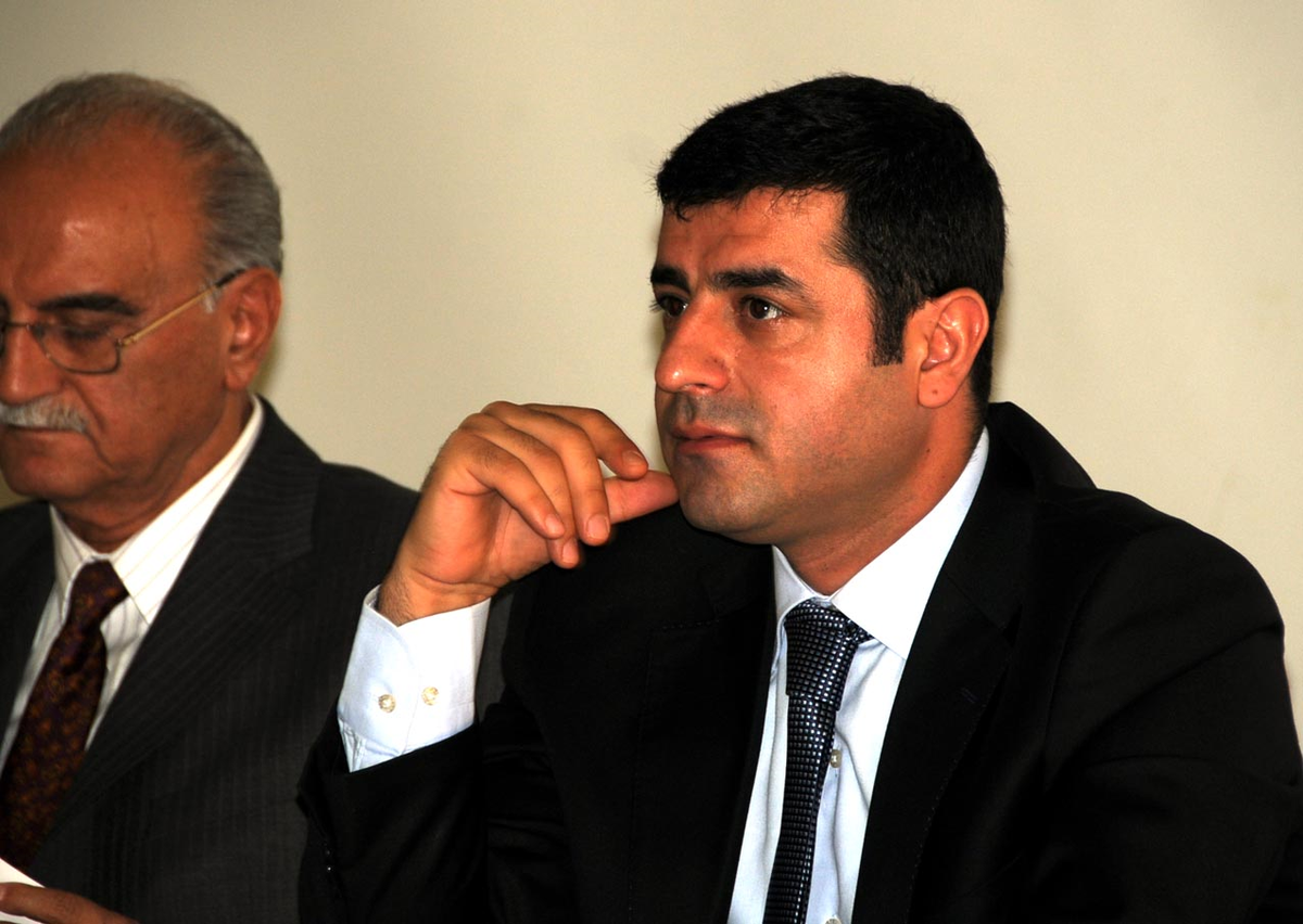 Şerafettin Elçi: Operasyonlar Durmalı, PKK Silahları Susturmalı'