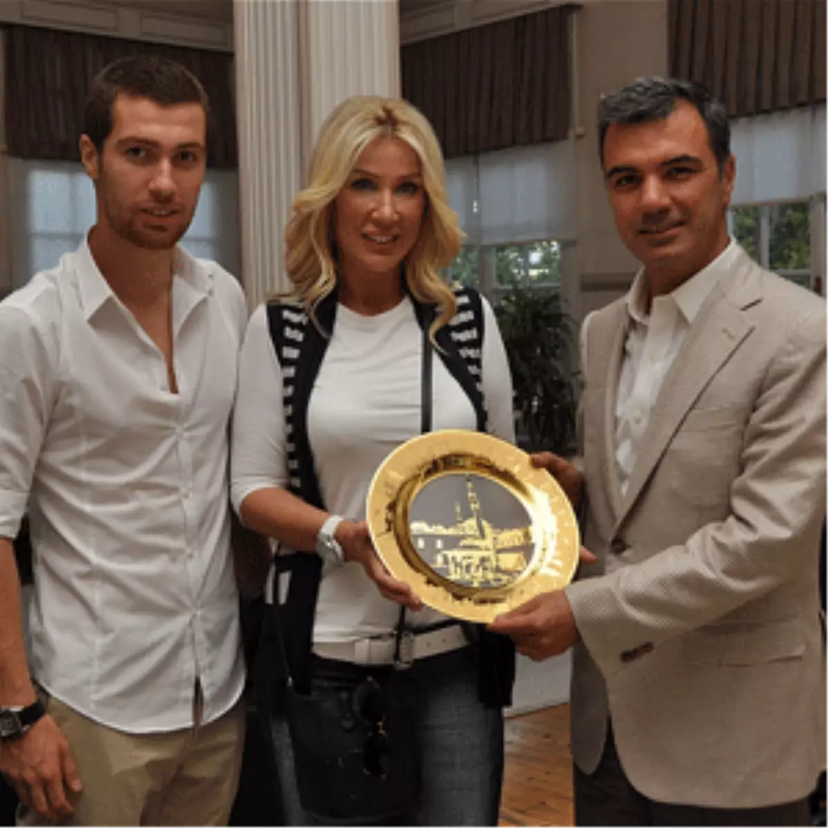 Oğlu Evlenme Yasağı Koydu