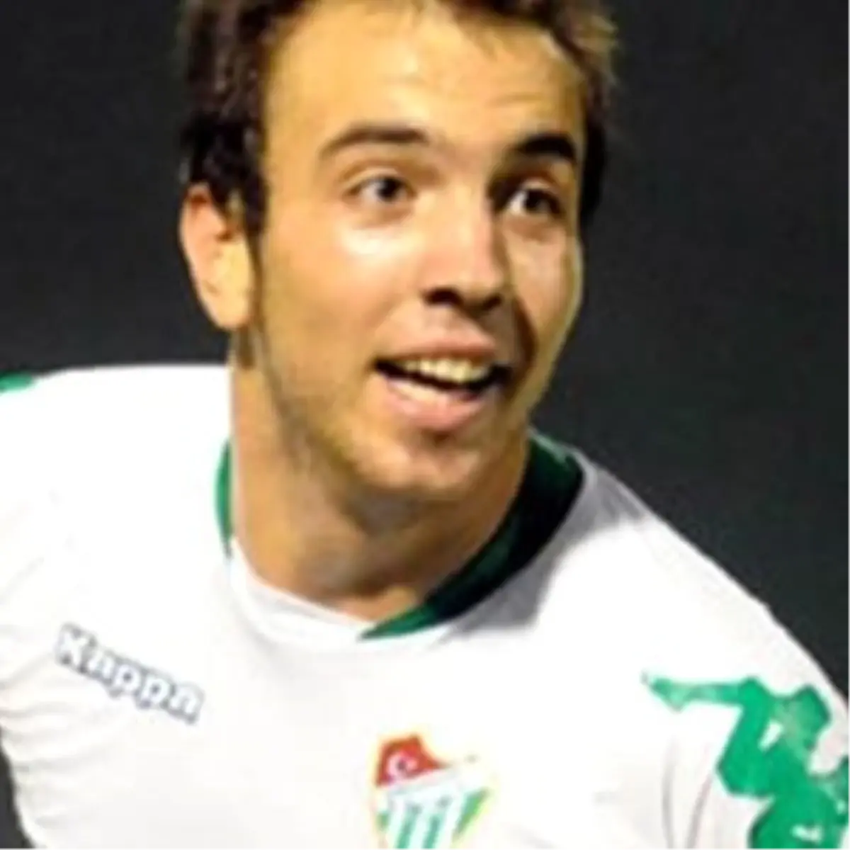 Sercan\'dan Şarkı Sözleriyle Gönderme: "Bırakıp Gitsem Buraları, Ardından Ağlar mı Birileri"