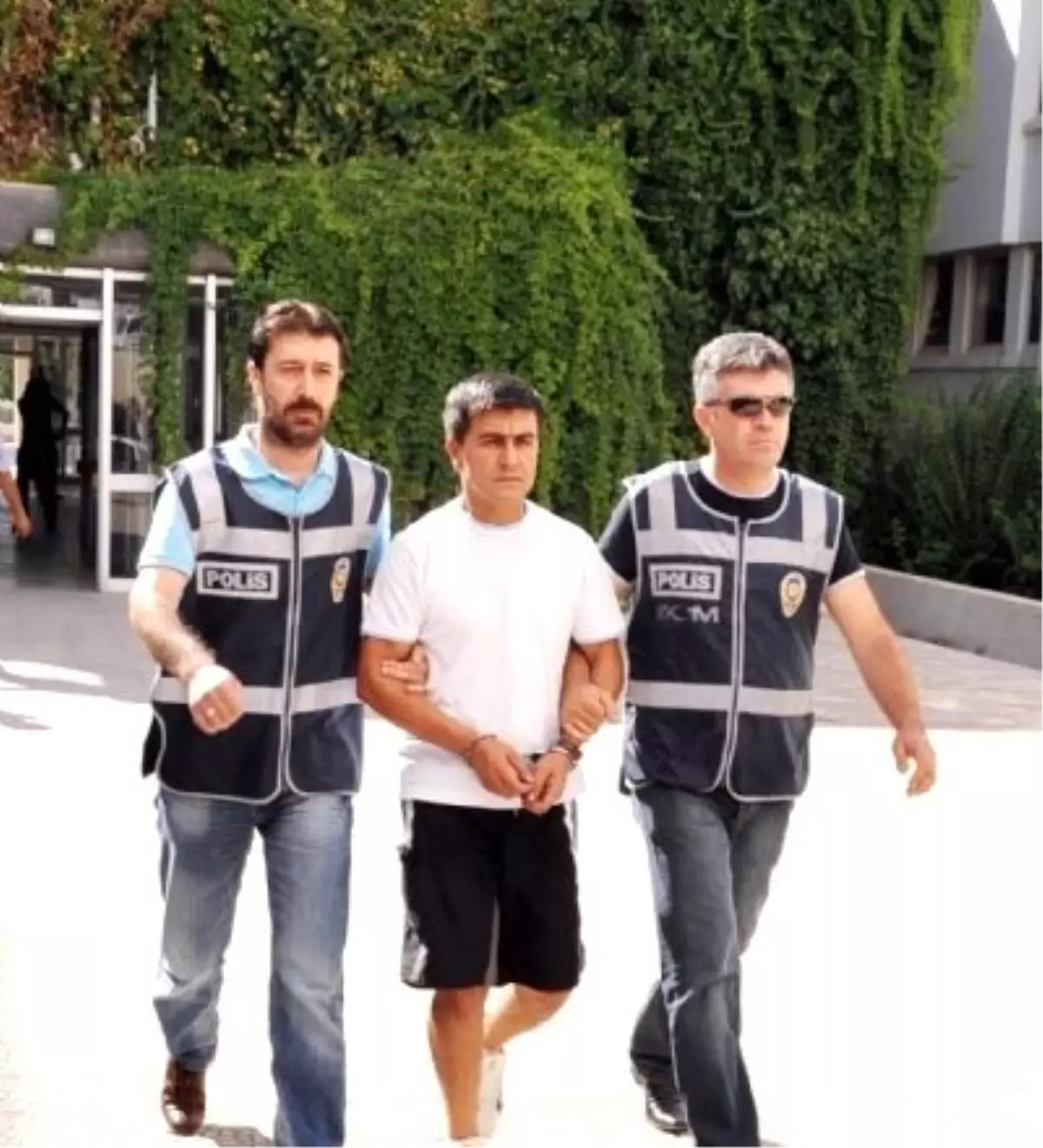 4 Kez Ömür Boyu Hapis Cezasına Çarptırılan Çete Lideri Antalya\'da Yakalandı