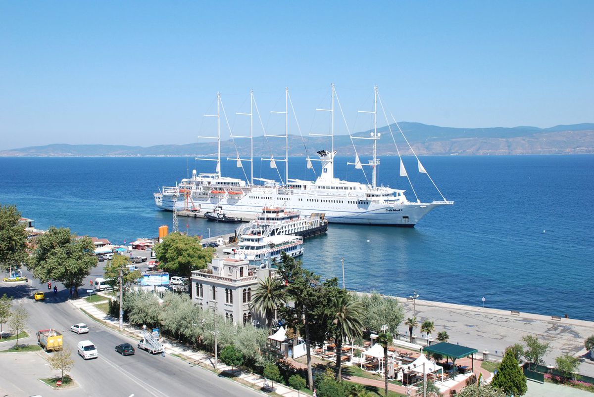 5 Direkli Yelkenli Turist Gemisi Mudanya'da