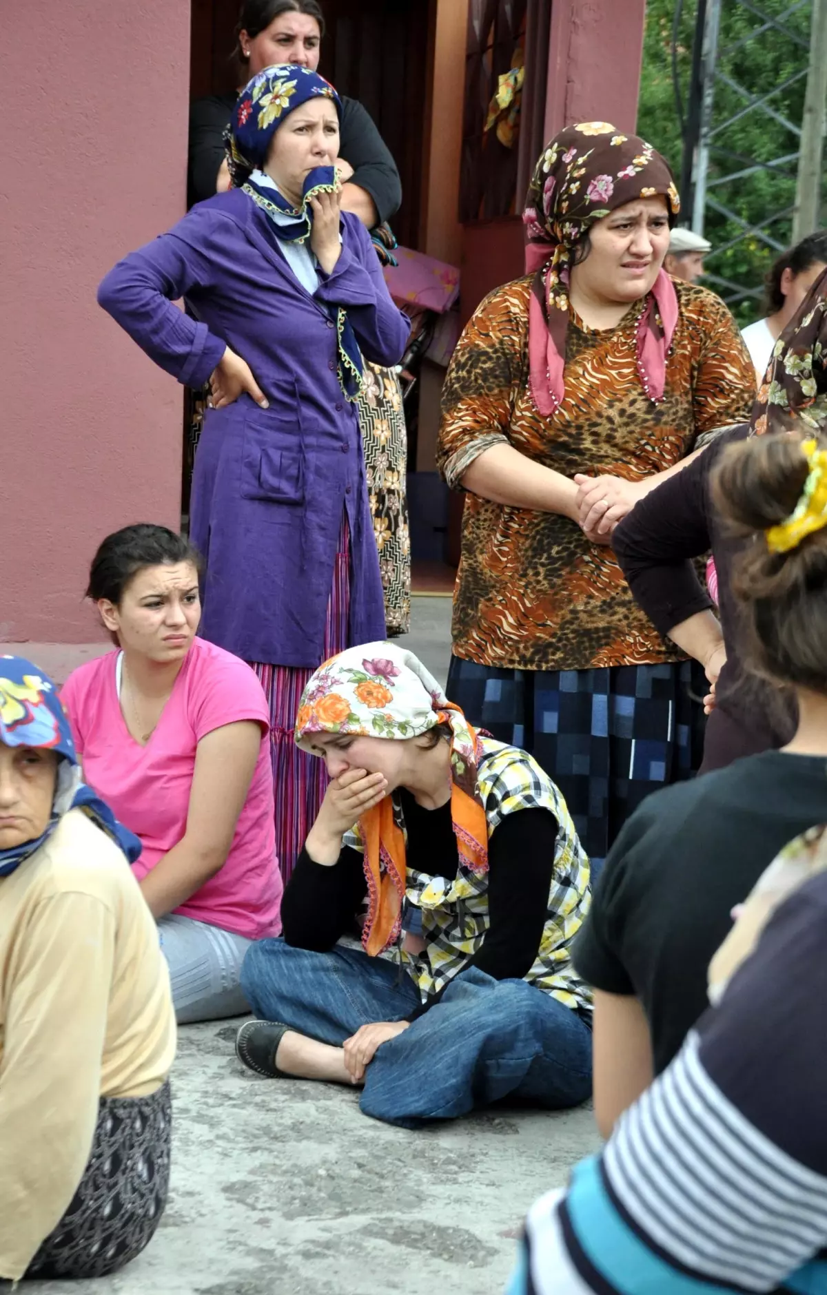 Aldattığından Şüphelendiği Eşini Öldürdü