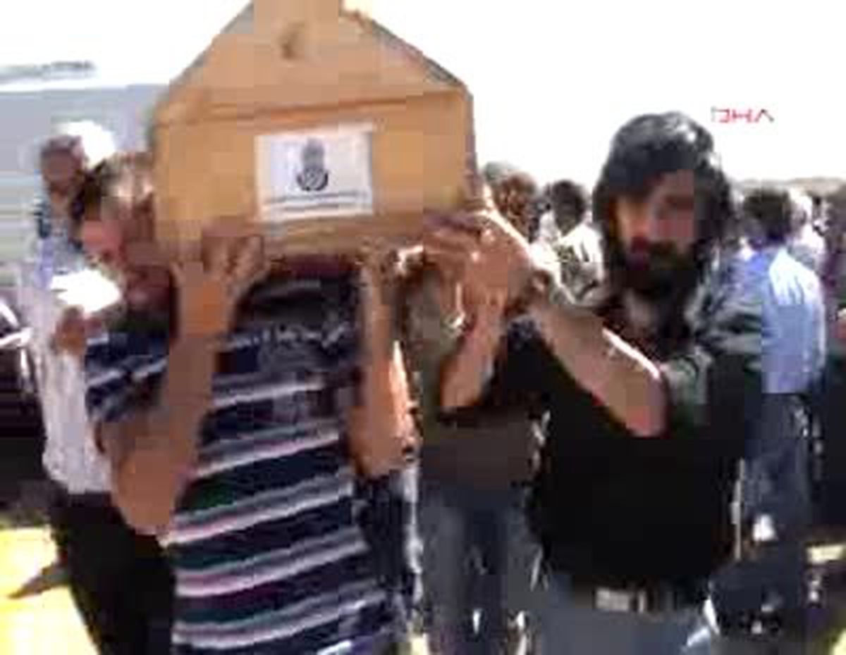 Anne ve 3 Çocuğu Toprağa Verildi