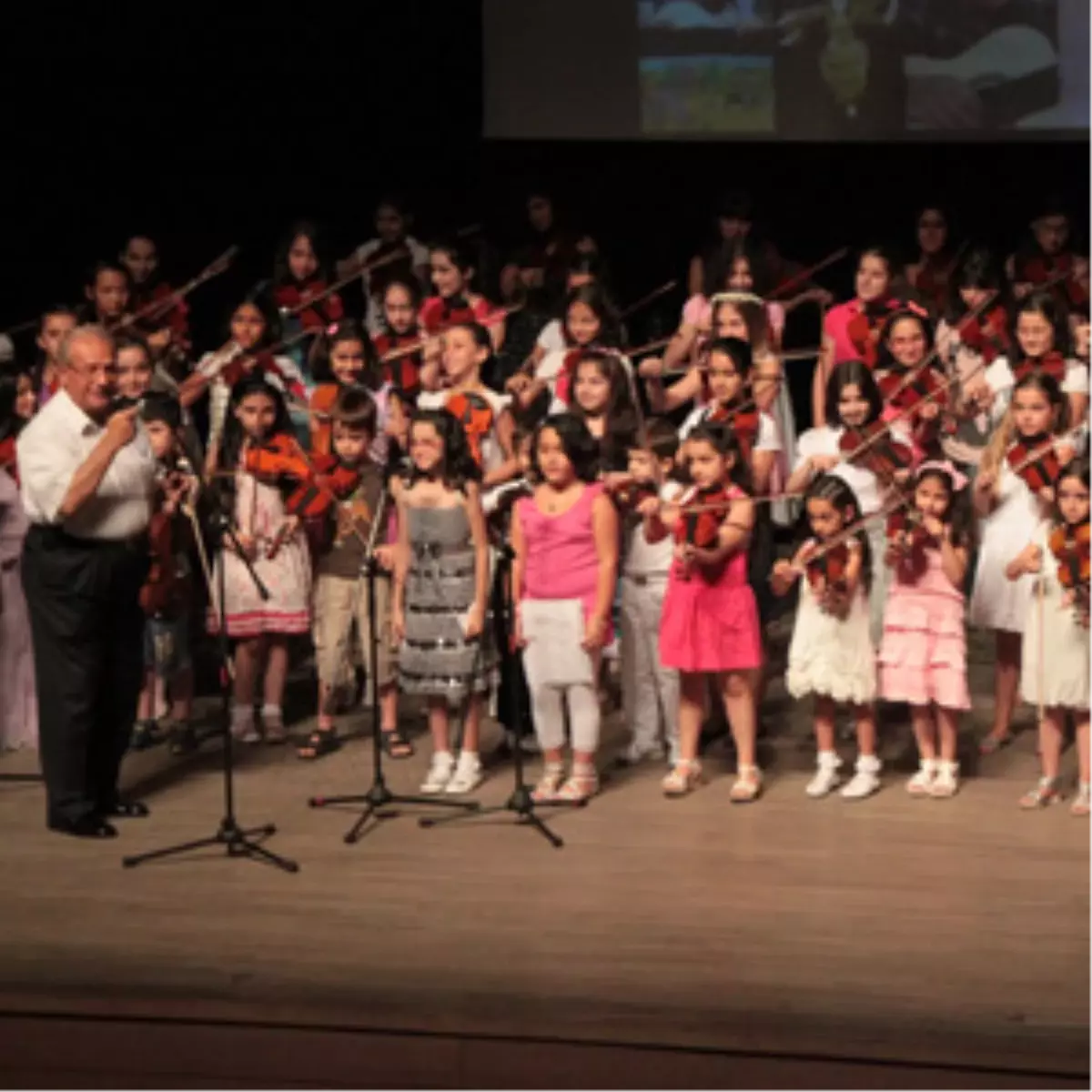 Bilgi Evleri\'nde Ödül Yağmuru