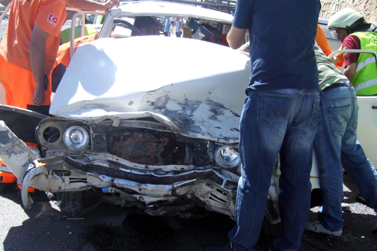 Isparta\'da Trafik Kazası: 4 Yaralı