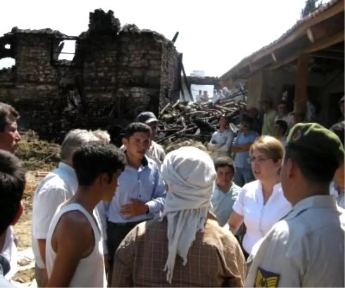 Köyde Çıkan Yangın 7 Evi Küle Çevirdi