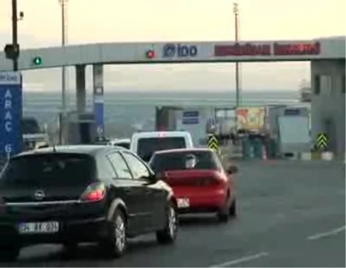 Tatilciler Yollara Düştü