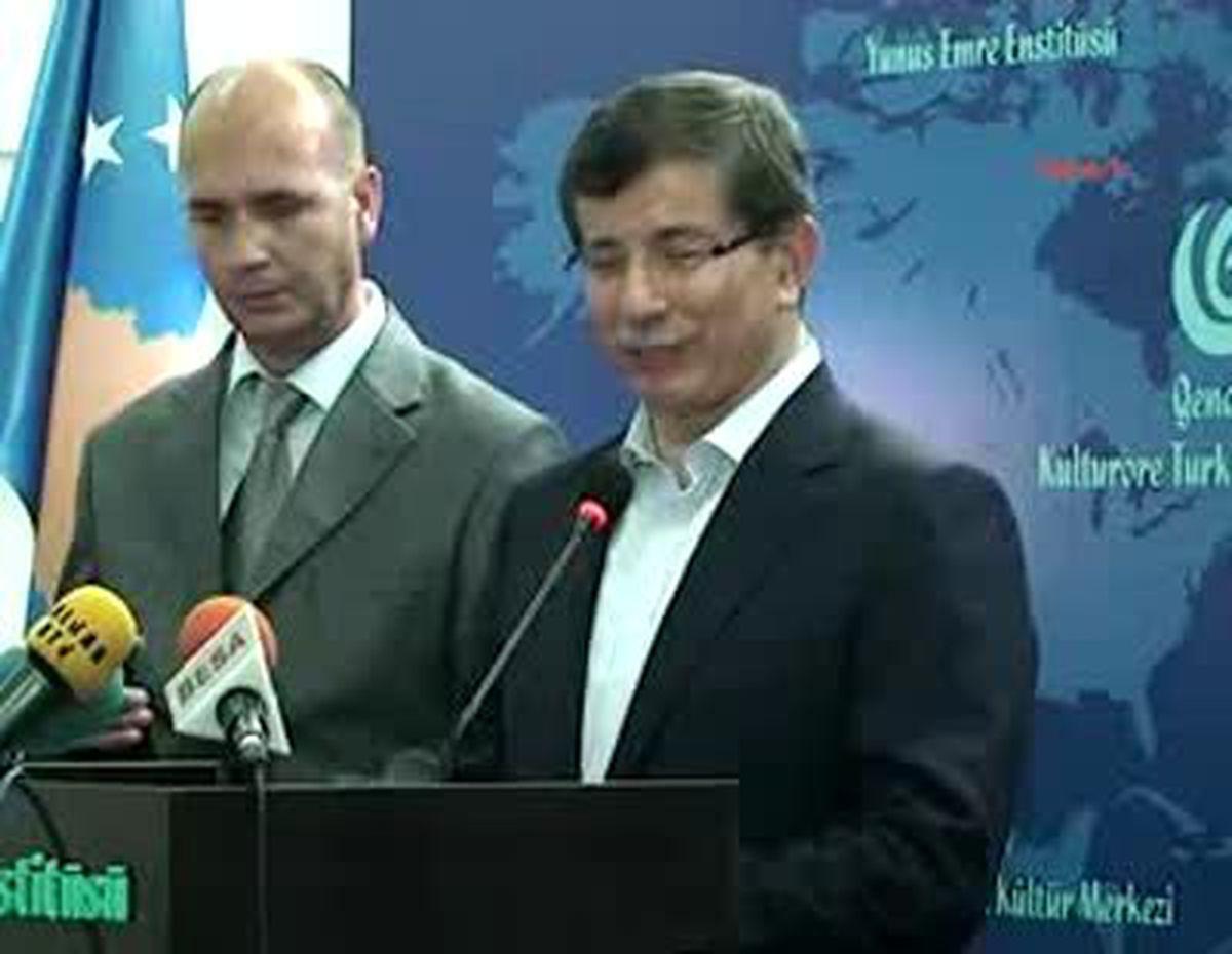 2davutoğlu, Kosovalı Türklerle Bir Araya Geldi
