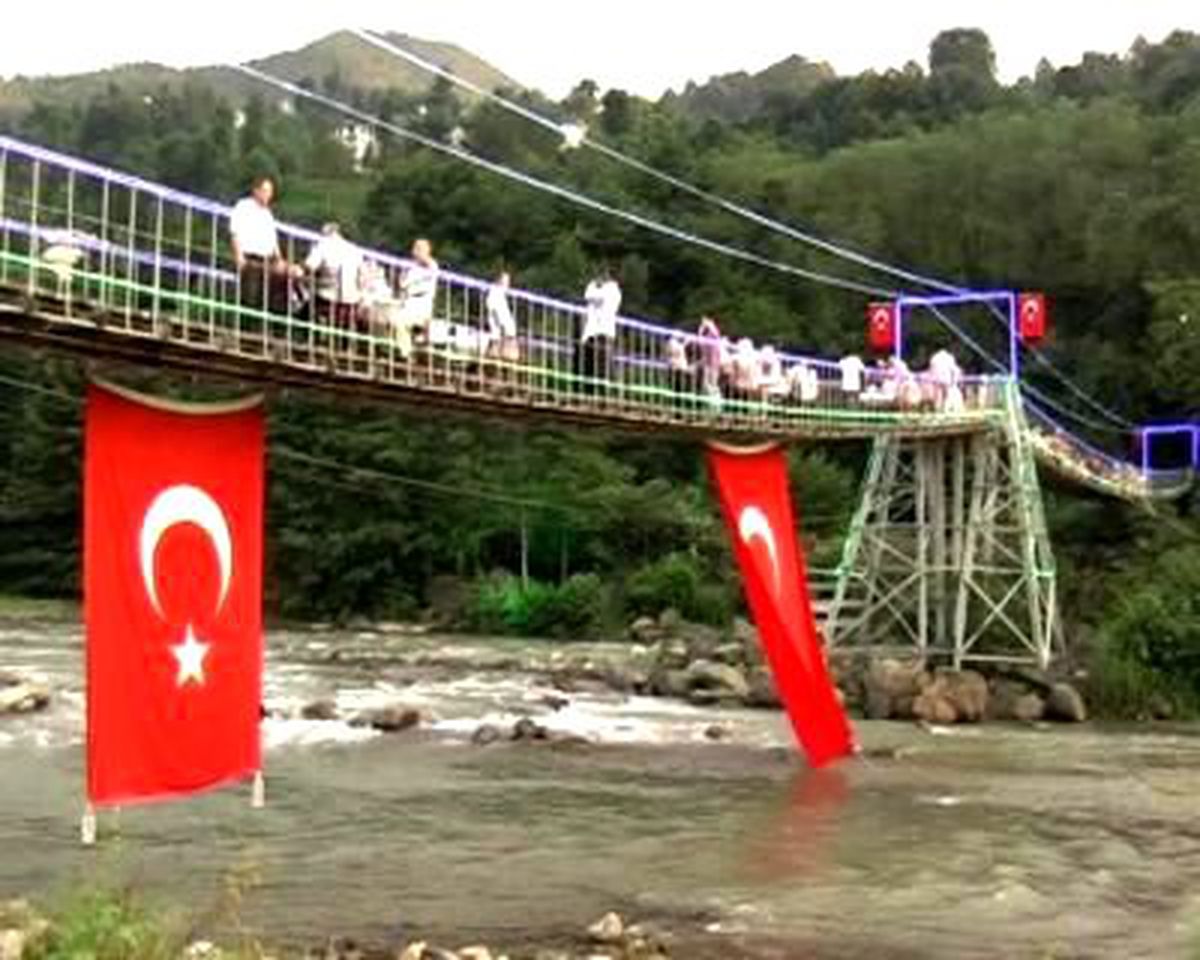 Asma Köprü Üzerinde İftar