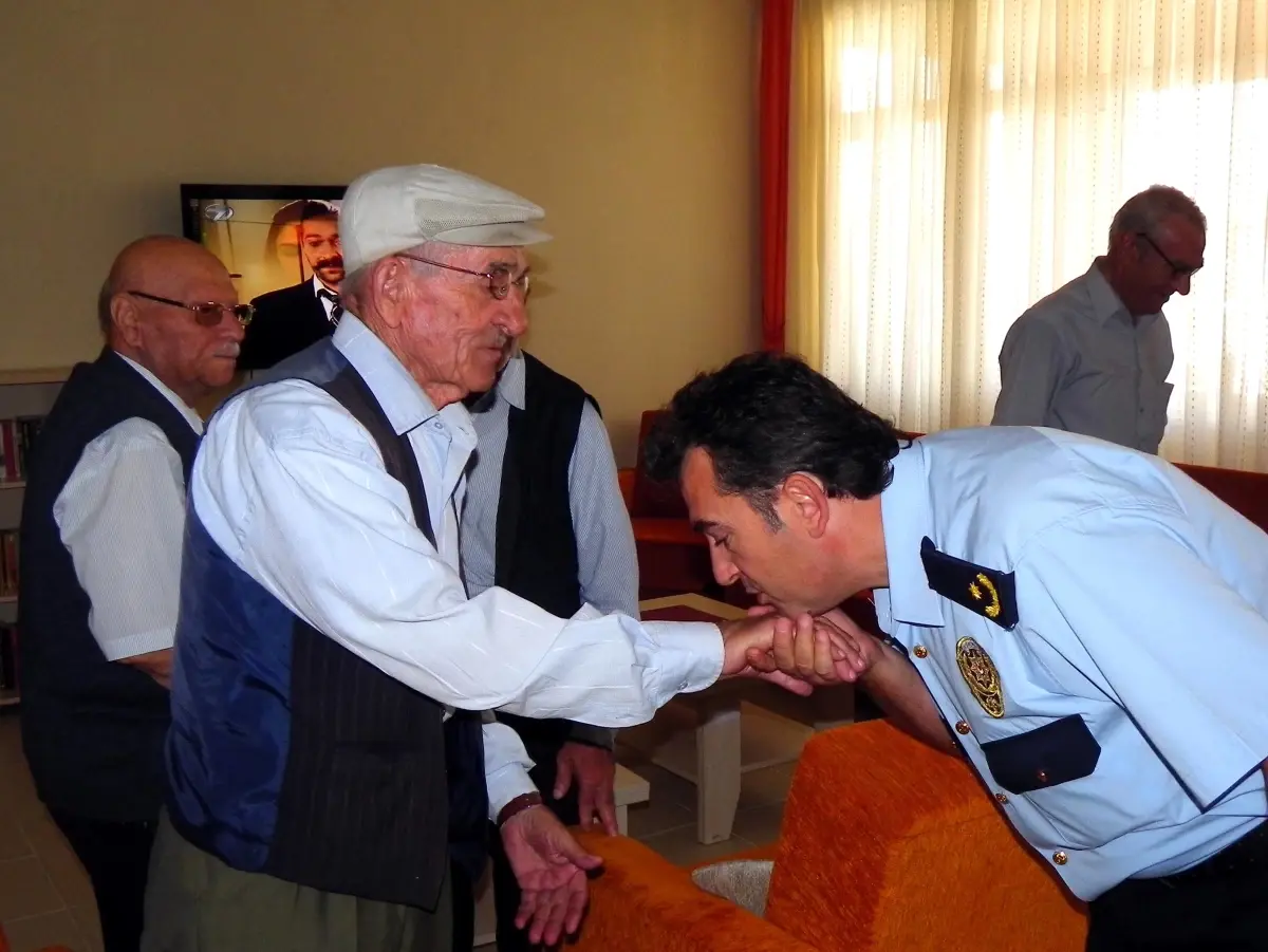 Emniyet Müdüründen Huzurevine Ziyaret