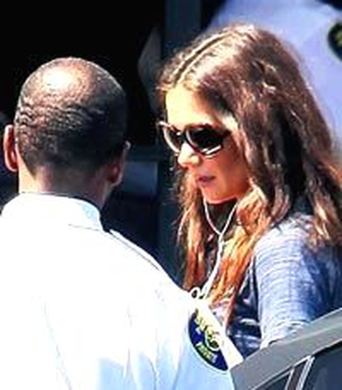 Katie Holmes Zincirlenmiş