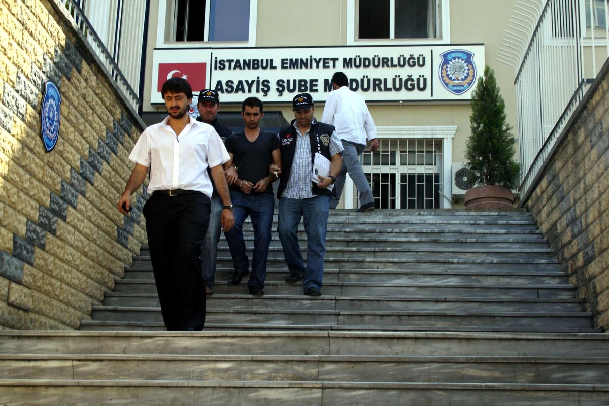 Yeniden---Kapı Sesi Kardeş Katili Yaptı