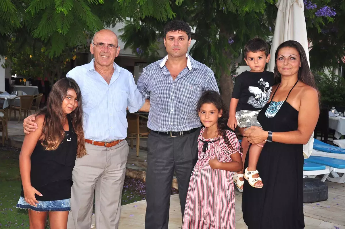 Yunanlı Belediye Başkanı Ailesiyle Datça\'da Tatilde