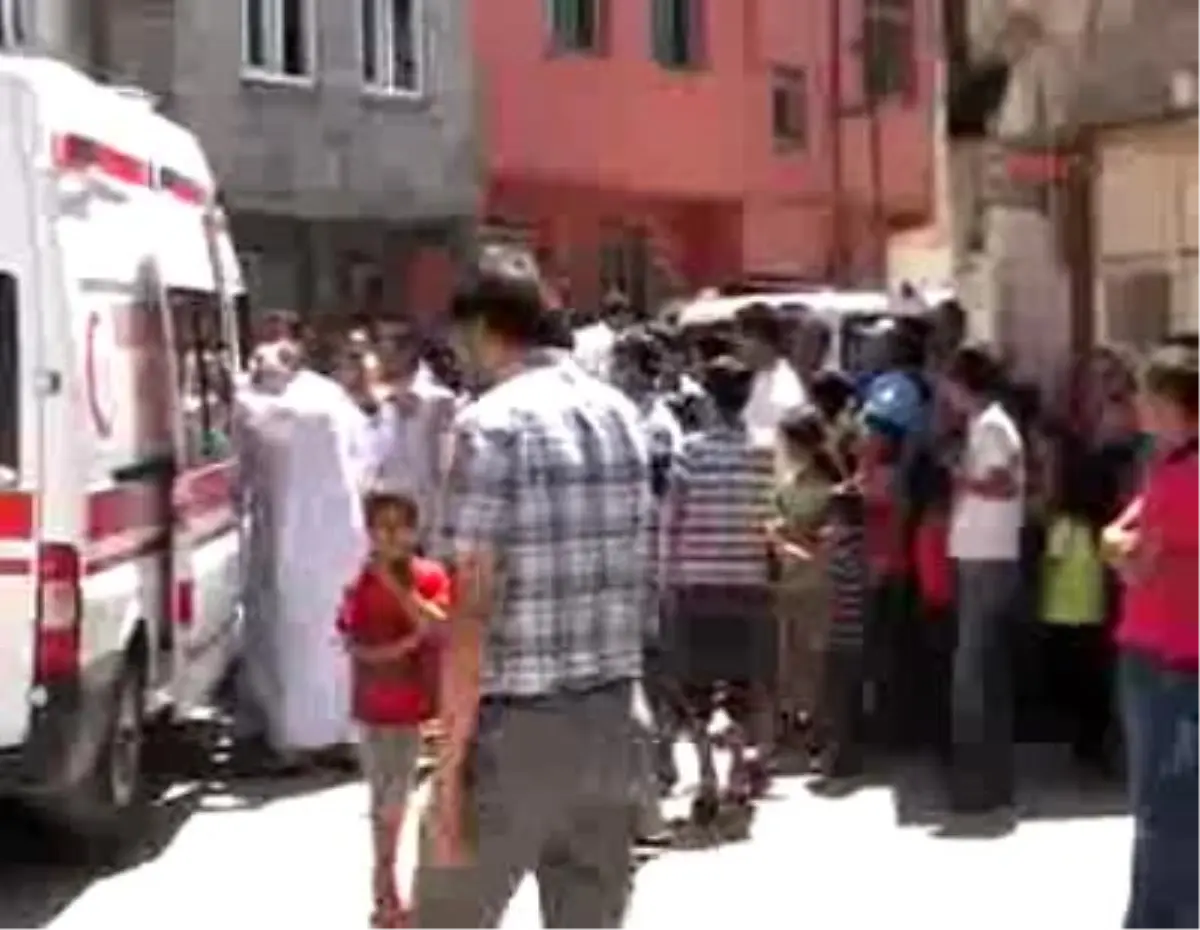 Şanlıurfa Şemdinli\'de Şehit Düşen Asker Mehmet Toprak Sürer\'in Babaocağında Yas