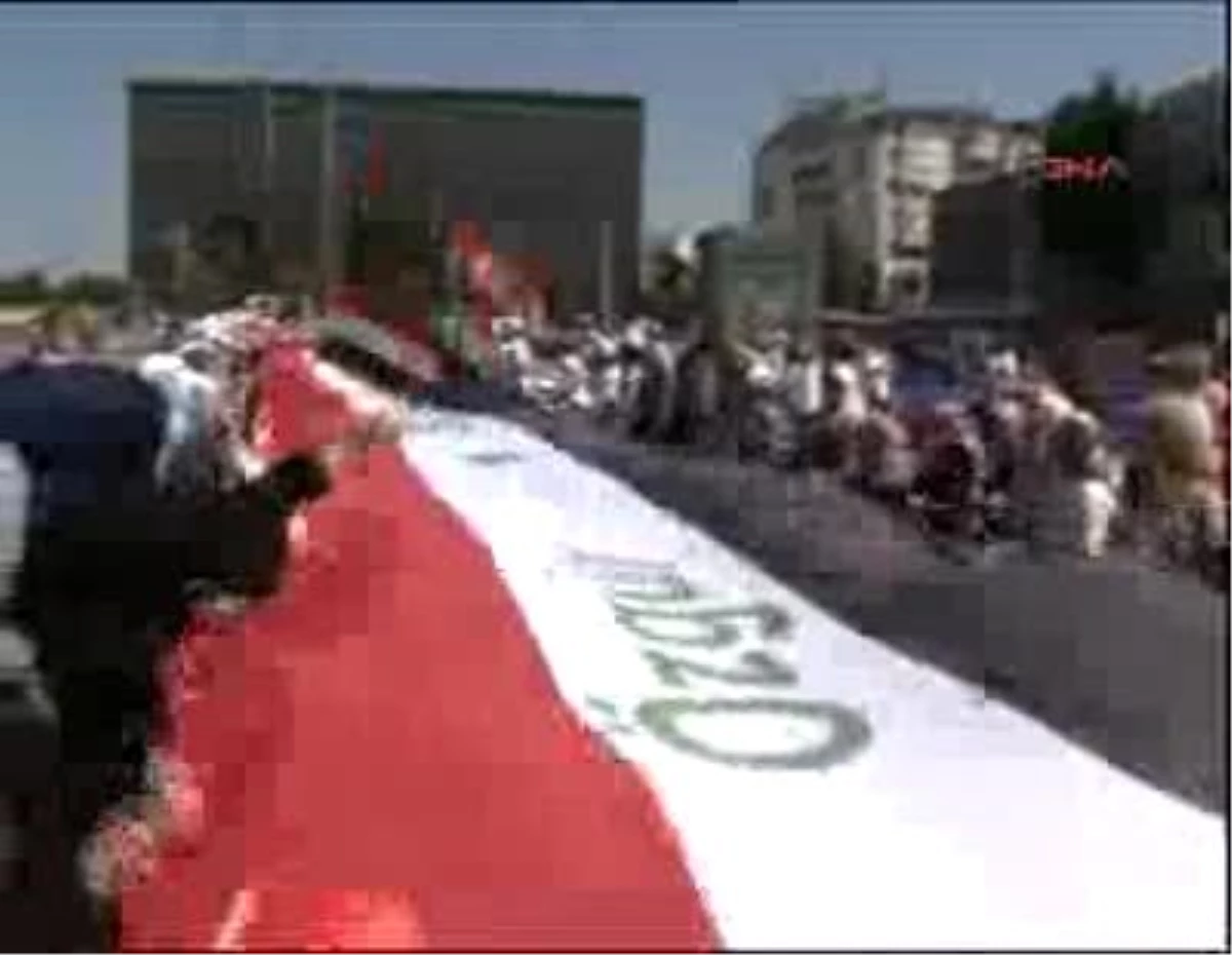 Taksim\'de Suriye Protestosu