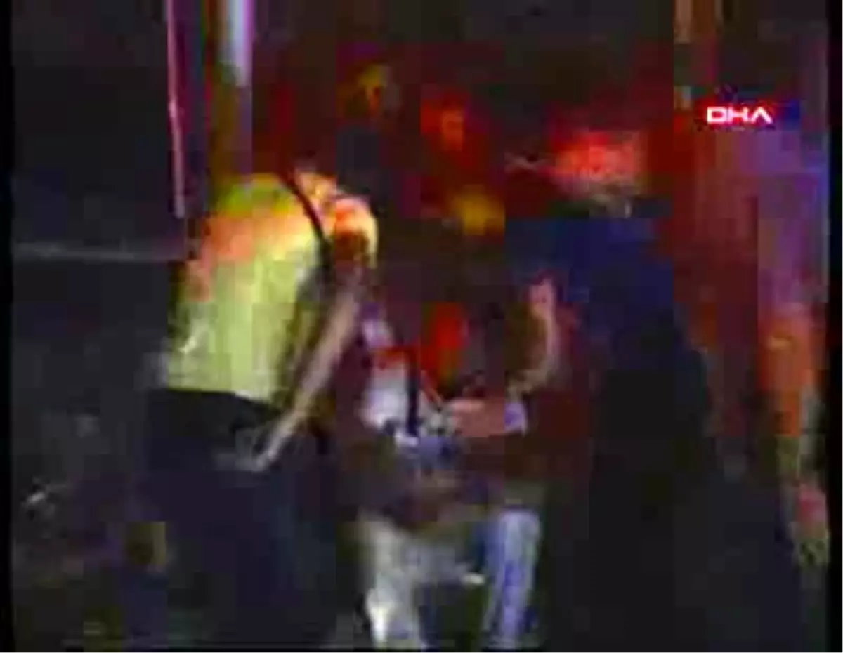 Otomobil İtfaiye Aracıyla Çarpıştı