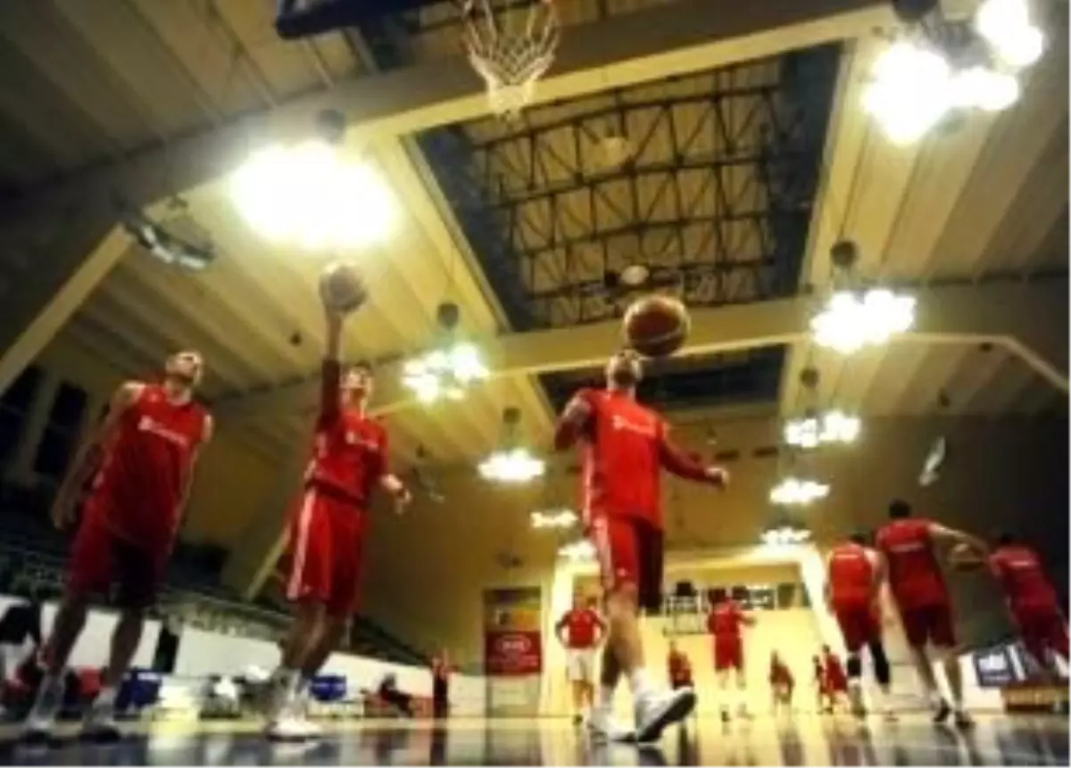 12 Dev Adam Sahne Alıyor