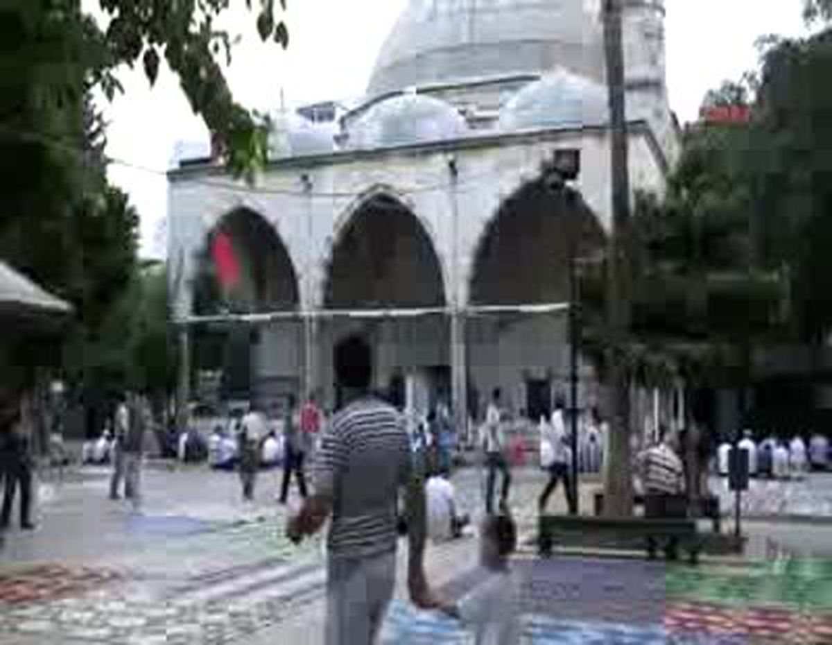 Antalya Bayrama Yağmurla Girdi