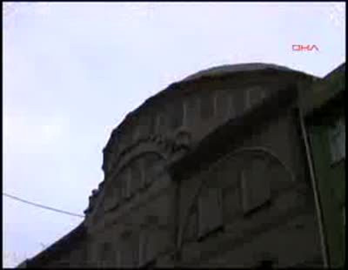Bayram Namazında Kalbine Yenik Düştü